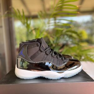 Nike Air Jordan 11 Space Jam Size 9.5